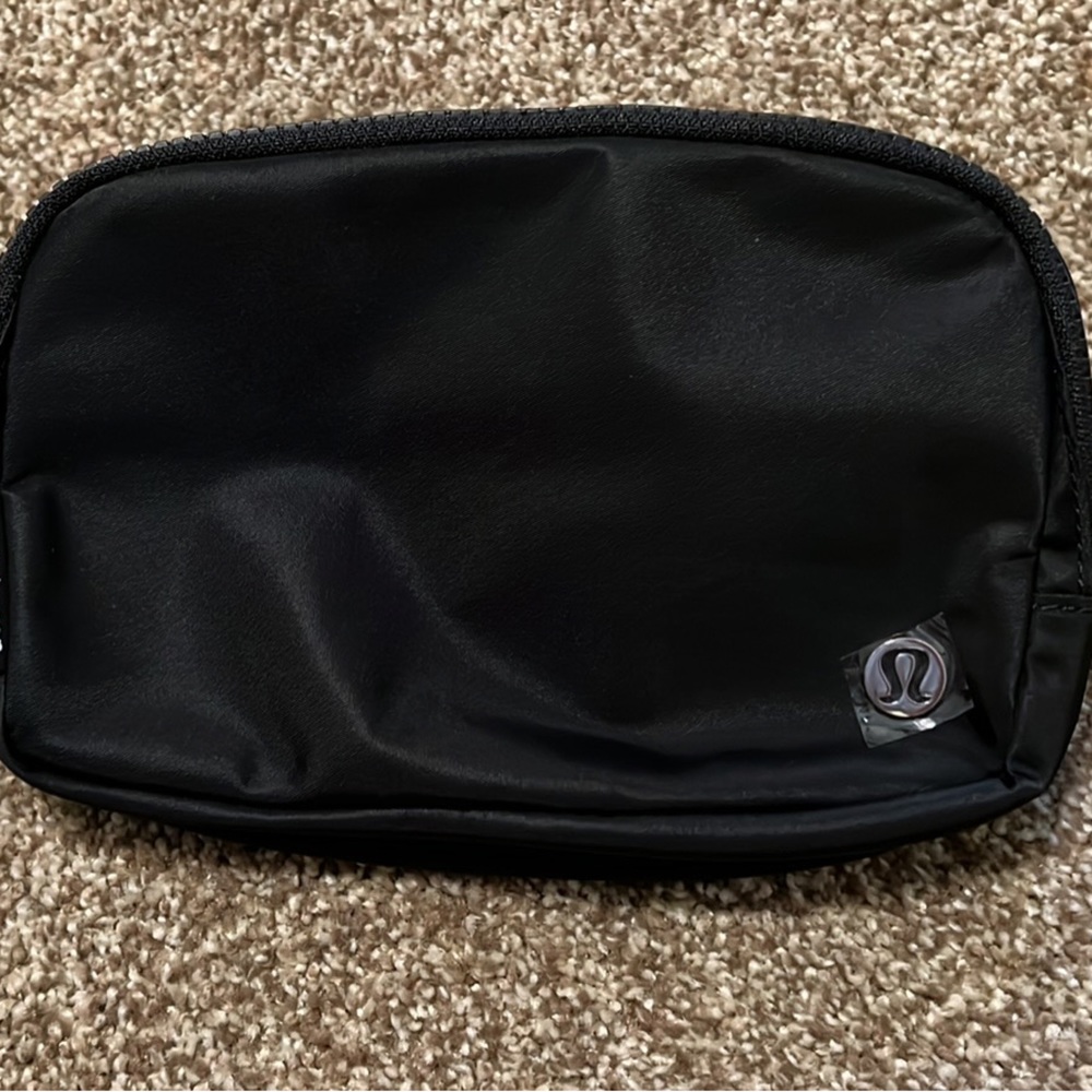Lululemon Everywhere Belt Bag
